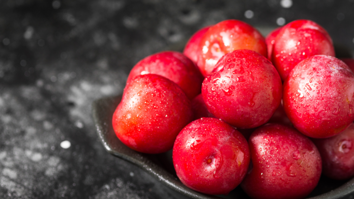 Health Benefits of Red Plums, Savior of Diets