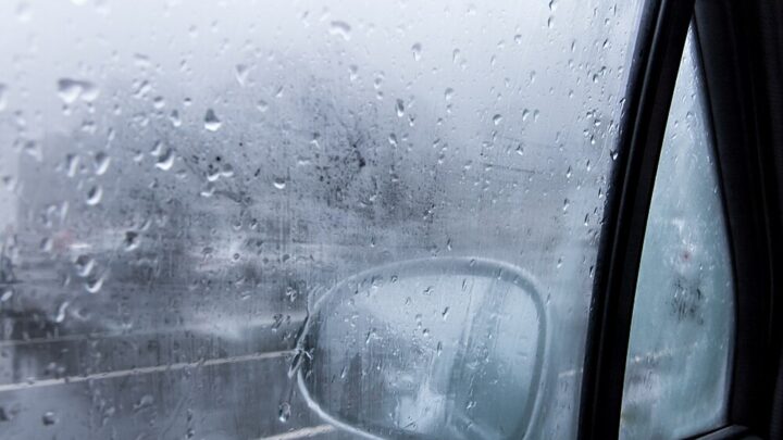 4 Simple Ways to Get Rid of Damp in Your Car