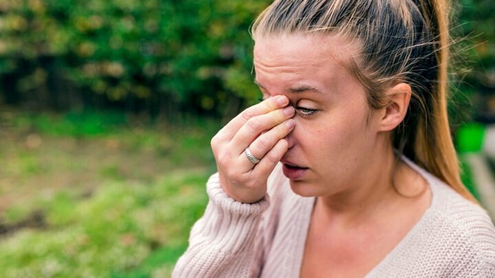 Frontal Sinusitis: Causes, Symptoms and Treatments