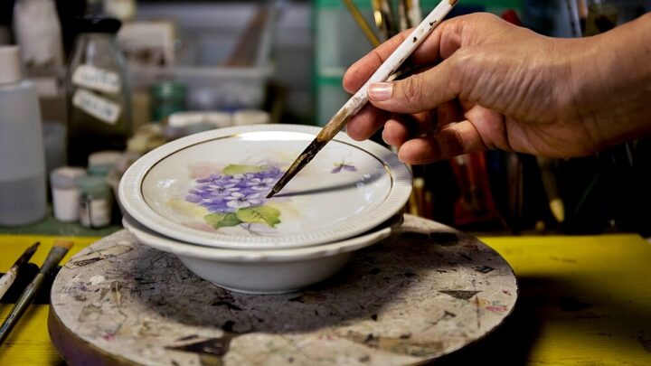 How to Make Hand-Painted Plates | Instructions and Ideas