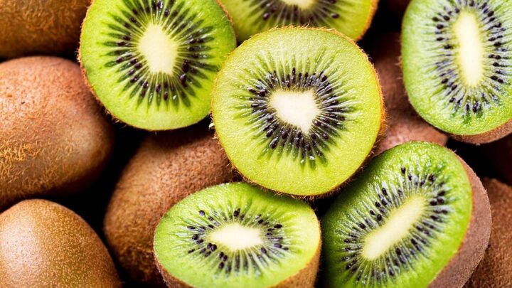 Kiwi Allergy: Symptoms and Treatment