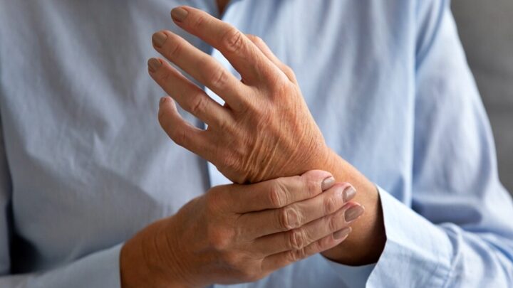 What is Rheumatism: Symptoms and Therapy