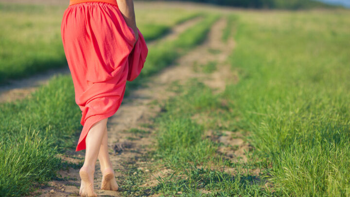 Walking Barefoot: That’s Why It’s So Healthy