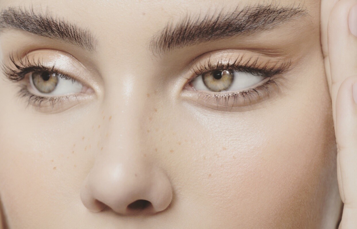 Fluffy Brows The Eyebrow Trend with Radiant Expression Women's Alphabet