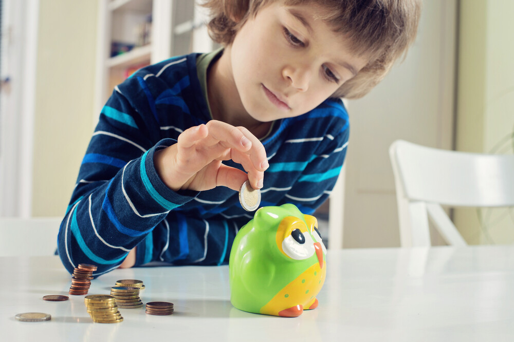 How to Save Money for Your Kids: The Right Way