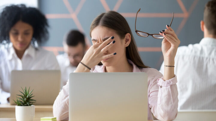 7 Tips Against Tired & Dry Eyes In The Office