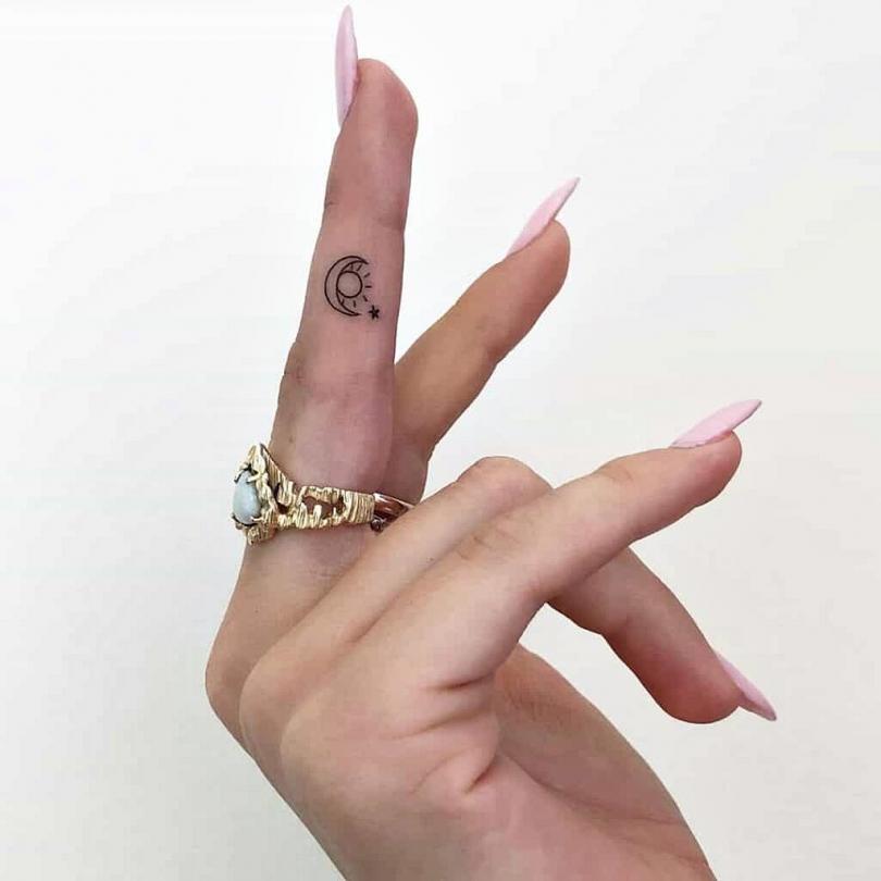 Finger Tattoos Women