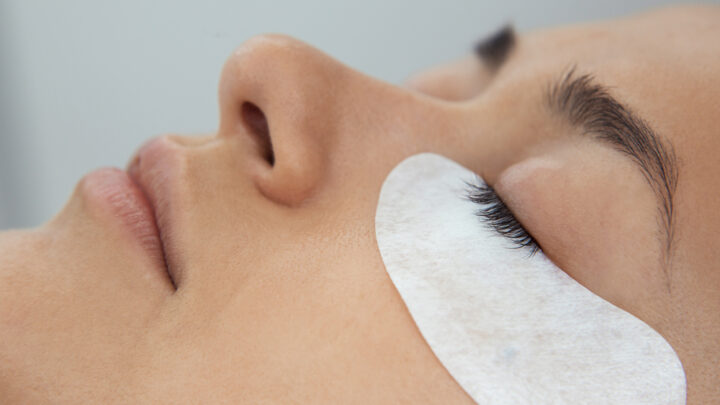 How to Dye Your Own Eyelashes at Home