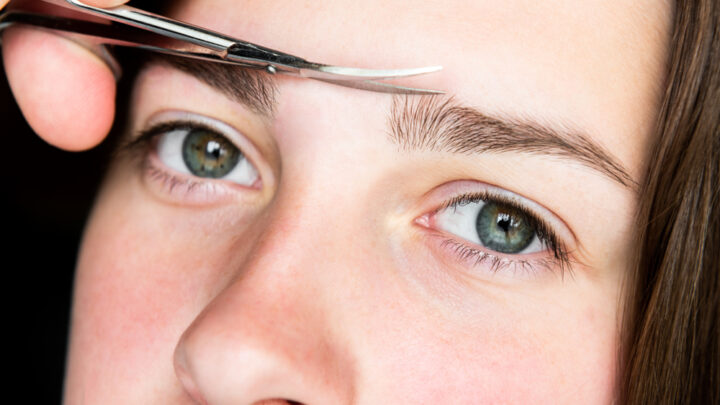 How to Trim Your Eyebrows: The Best Methods