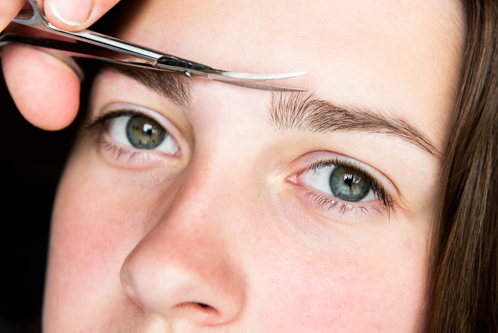 How to Trim Your Eyebrows The Best Methods