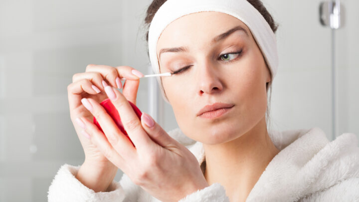 The Best Makeup Tips for Sensitive Eyes