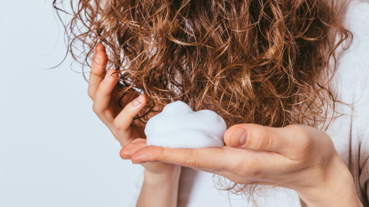 How To Use Hair Mousse: 7 Rules for Application