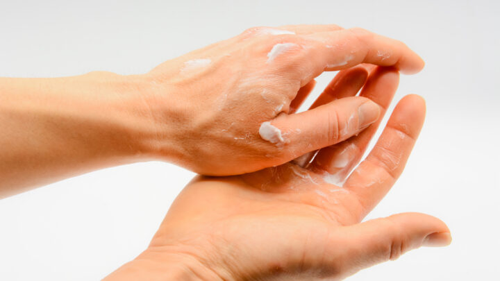 7 Natural Hand Masks to Rescue Dry Hands
