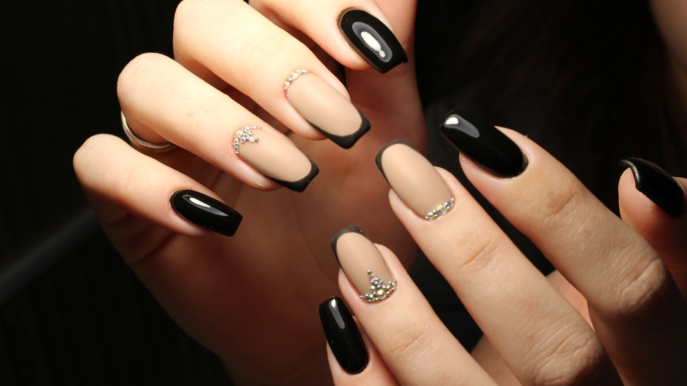 4. The One Nail Polish Trend You Need to Try: Painting One Nail a Different Color - wide 10