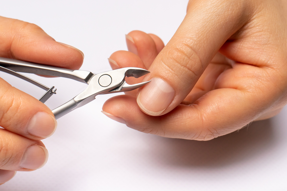 In 5 Steps to Beautiful & Well-Groomed Nails 4 use cuticle nippers