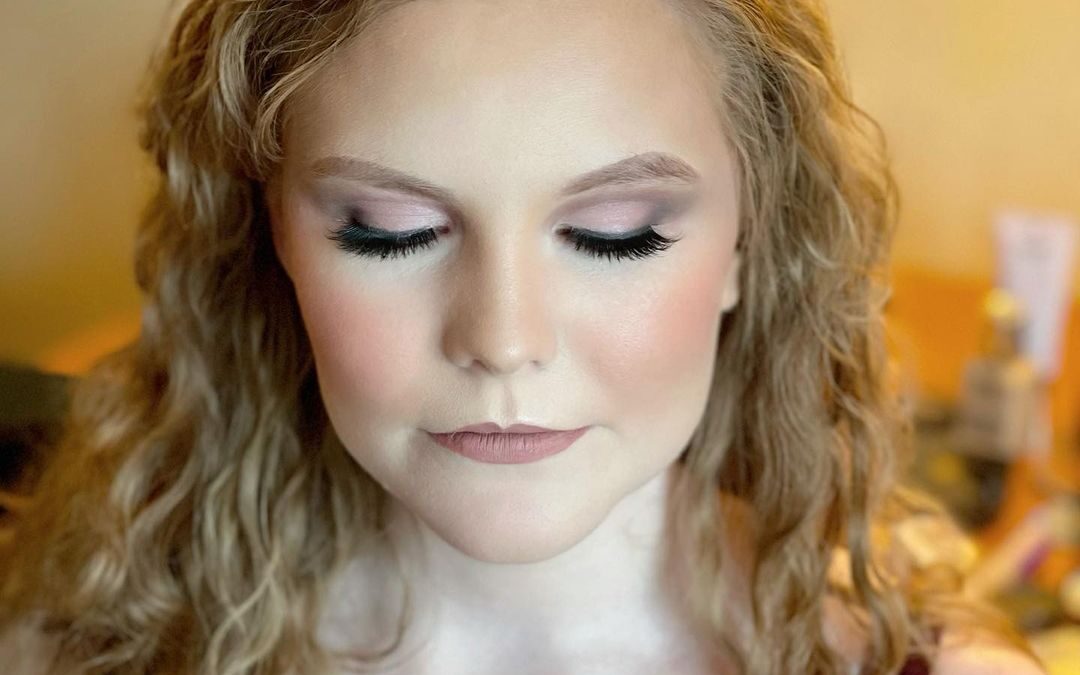 These 3 Eyeshadow Tricks Make The Eyes Look Younger