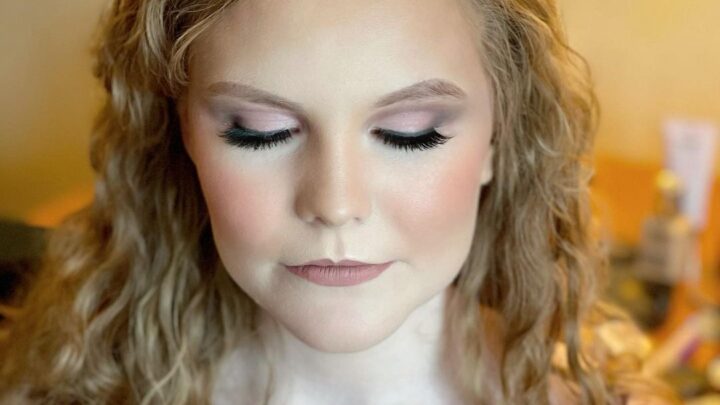 These 3 Eyeshadow Tricks Make The Eyes Look Younger