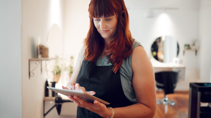 How to Create a Weekly Hair Care Schedule: A Routine Tailored to Your Hair Type