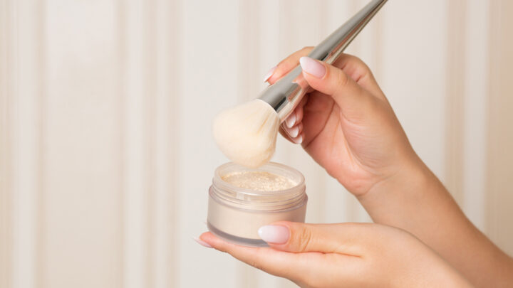 Control Oily Skin & Prevent Makeup Meltdowns With Setting Powder