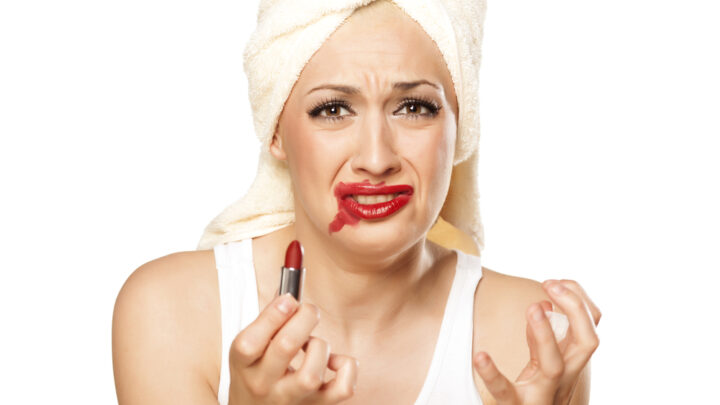 How To Prevent Lipstick From Smudging: 14 Tips + DIY Products
