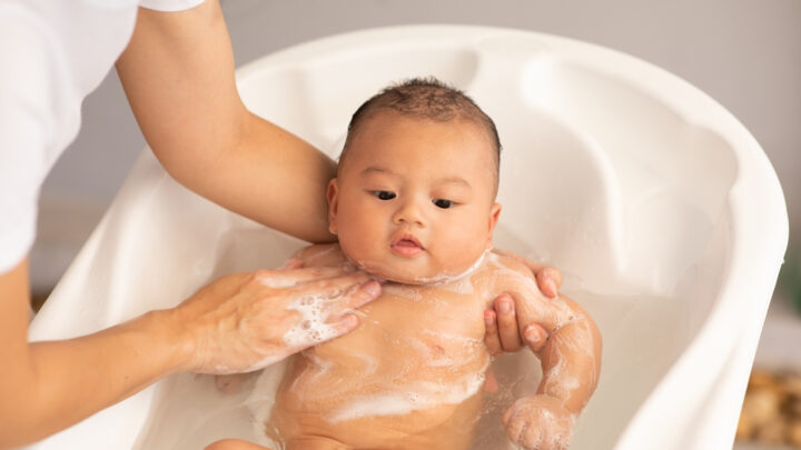 What Is The Safe And Right Temperature For Baby Bath?