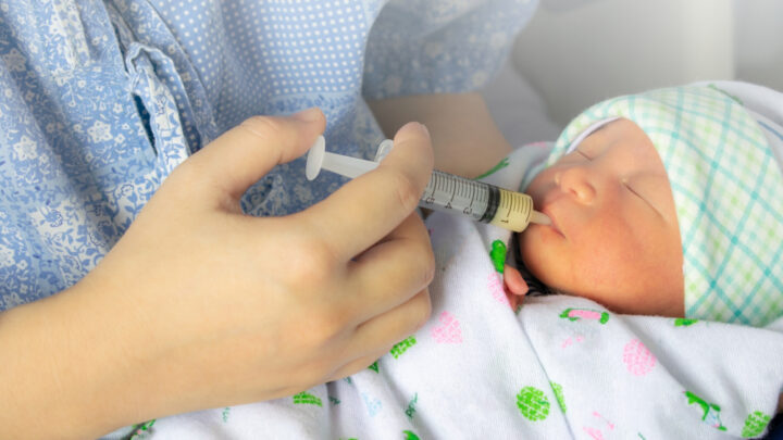 A Complete Guide to Syringe Feeding for Parents