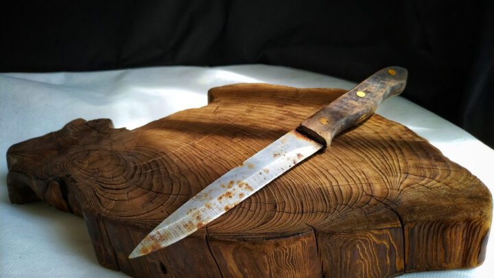 How to Use a Potato to Clean a Rusty Knife