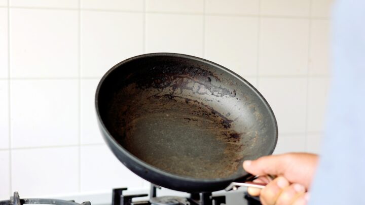 Easy Ways to Clean Burnt Pots and Pans