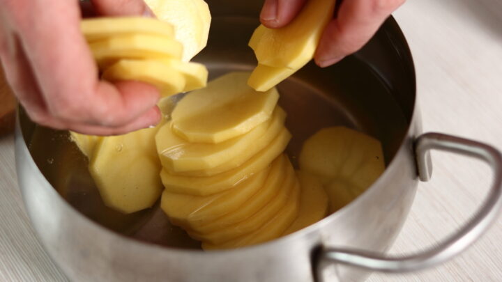 How to Keep Potatoes White After Cutting