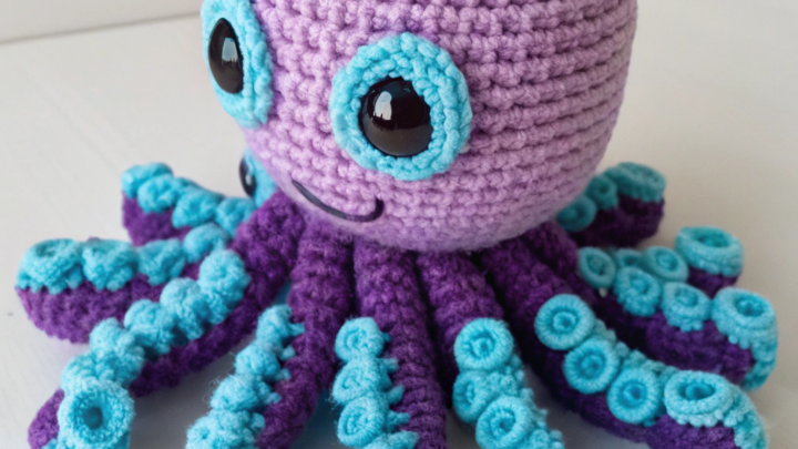 Crochet Cutie Octopus: Fun & Easy Project!
