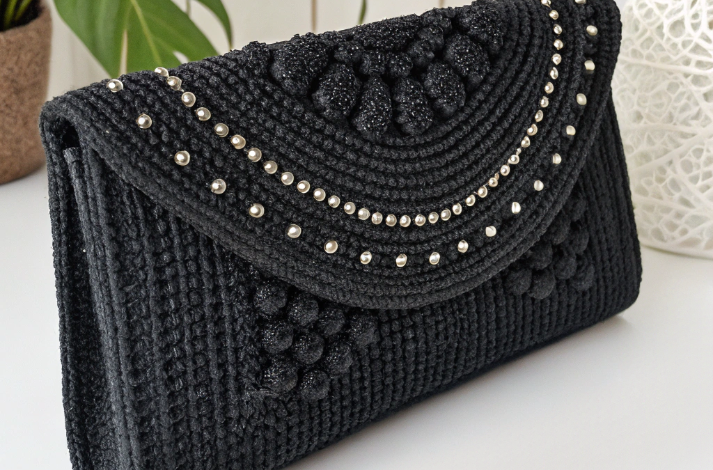 Fashion a Chic Crocheted Clutch Bag 1 Fashion a Chic Crocheted Clutch Bag