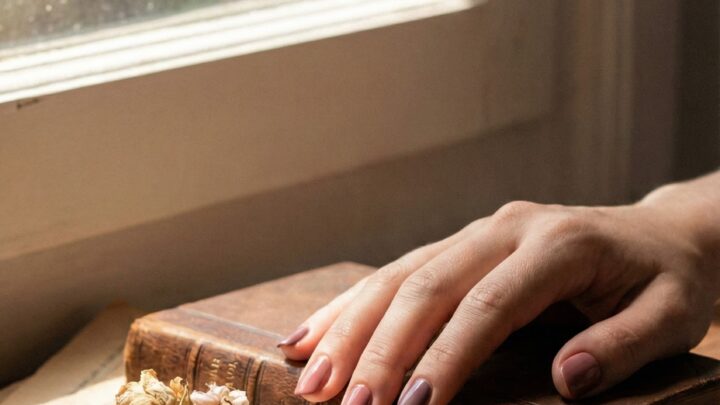 The Sophisticated Allure of Dusty Rose and Mauve Nails